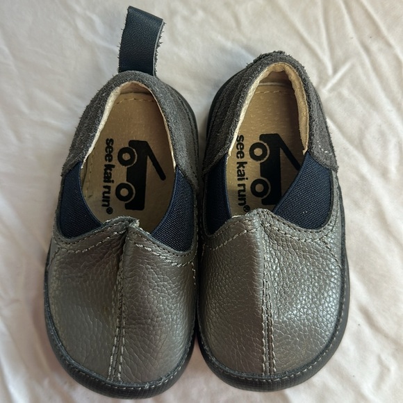 See Kai Run - LIKE NEW - Gray and Black Leather slip on sneakers Patchwork - Picture 2 of 6